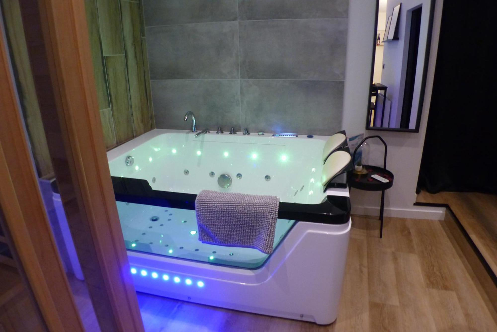 Appartement Balneotherapie Et Sauna Hyper Centre Nantes Esterno foto